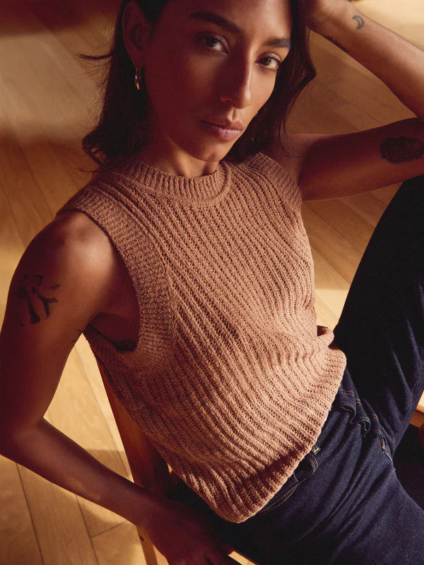 Elliana Pullover Vest in Praline