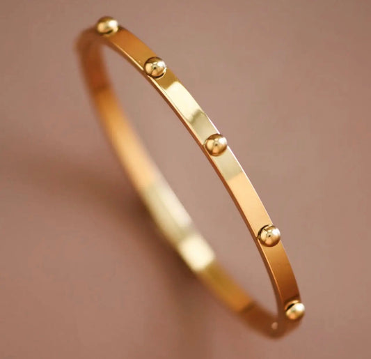Gold Clasp Bangle