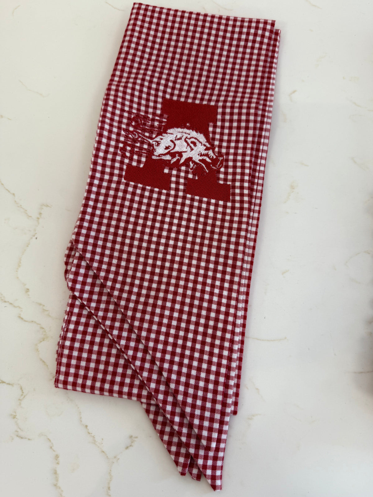 Gingham Running Hog Wreath Sash