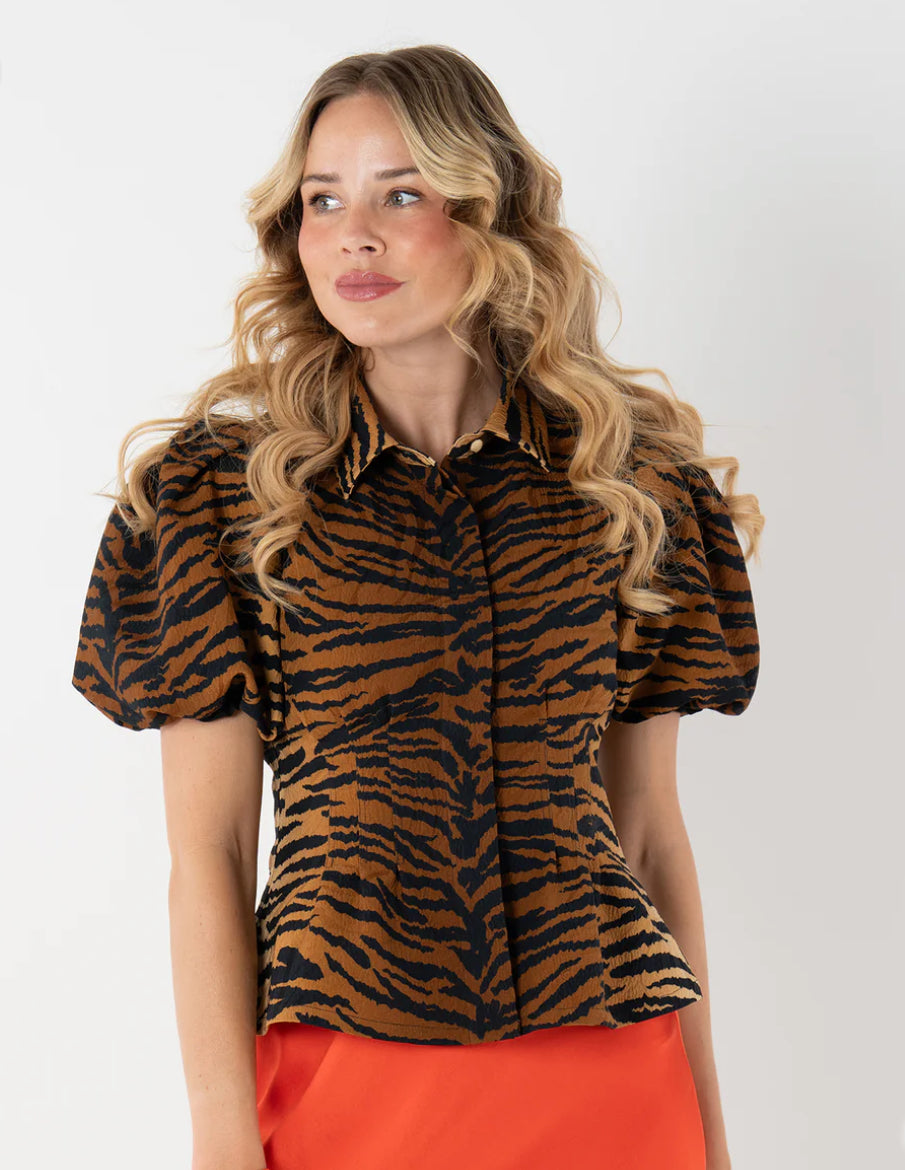 Britt Top in Tiger Jacquard