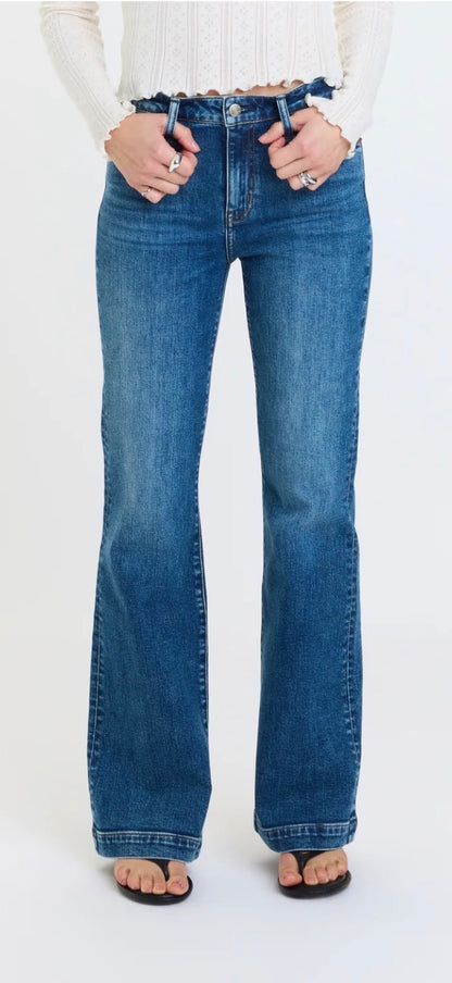 Heartbreaker Mid-Rise Flare in Dusk
