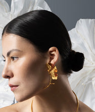 Load image into Gallery viewer, Asymetrical Aurora Earring in Gold
