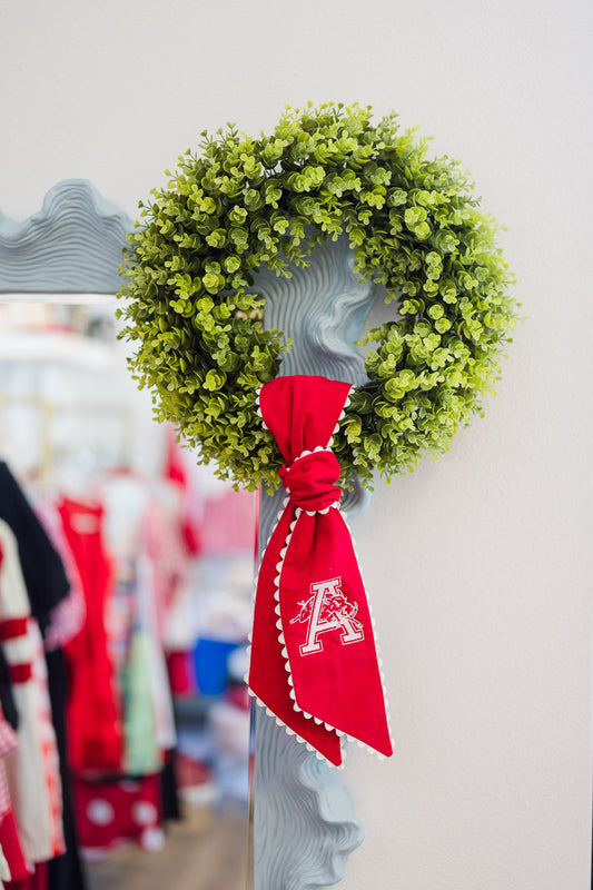 Scalloped Running Hog Wreath Sash
