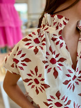 Load image into Gallery viewer, Vicki Short Sleeve Top in Seashell
