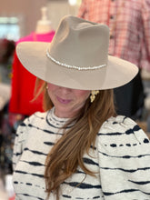 Load image into Gallery viewer, Gretchen Hat in Oatmeal
