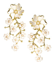 Load image into Gallery viewer, Daphne Earring in Cream
