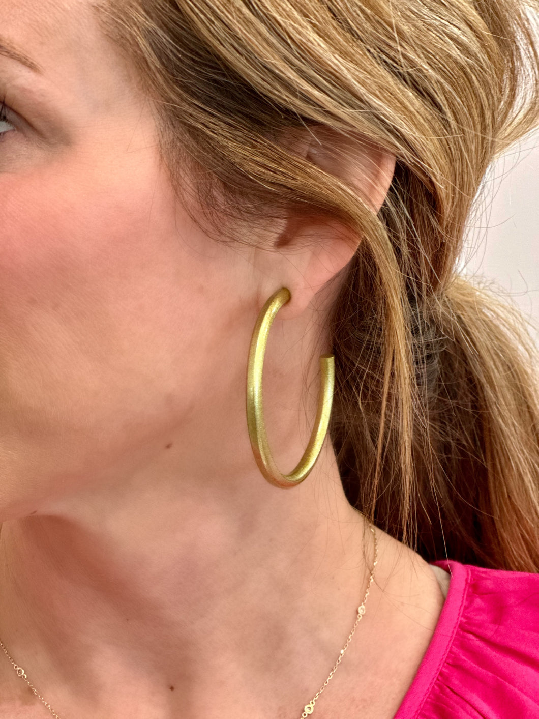 Elizabeth Large Hoop Earring in Gold
