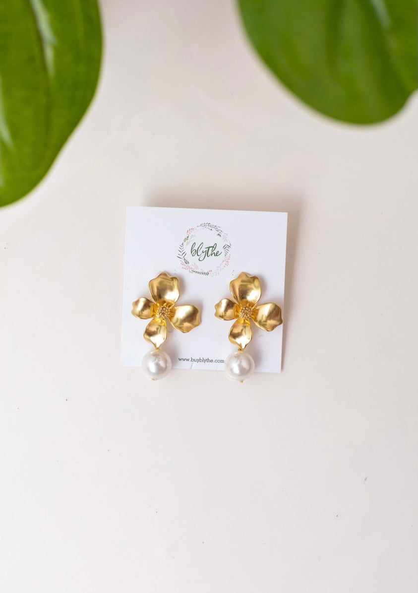 Pearl/Gold Flower Earring
