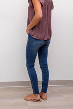 Load image into Gallery viewer, High Rise Jean in Medium Wash

