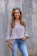 Load image into Gallery viewer, Leopard V Neck L/S Top
