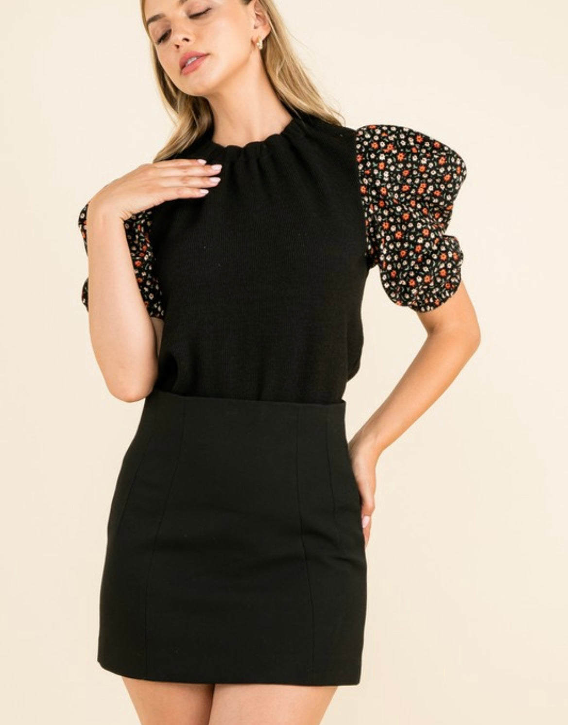 Knit Flower Puff Sleeve Top in Black