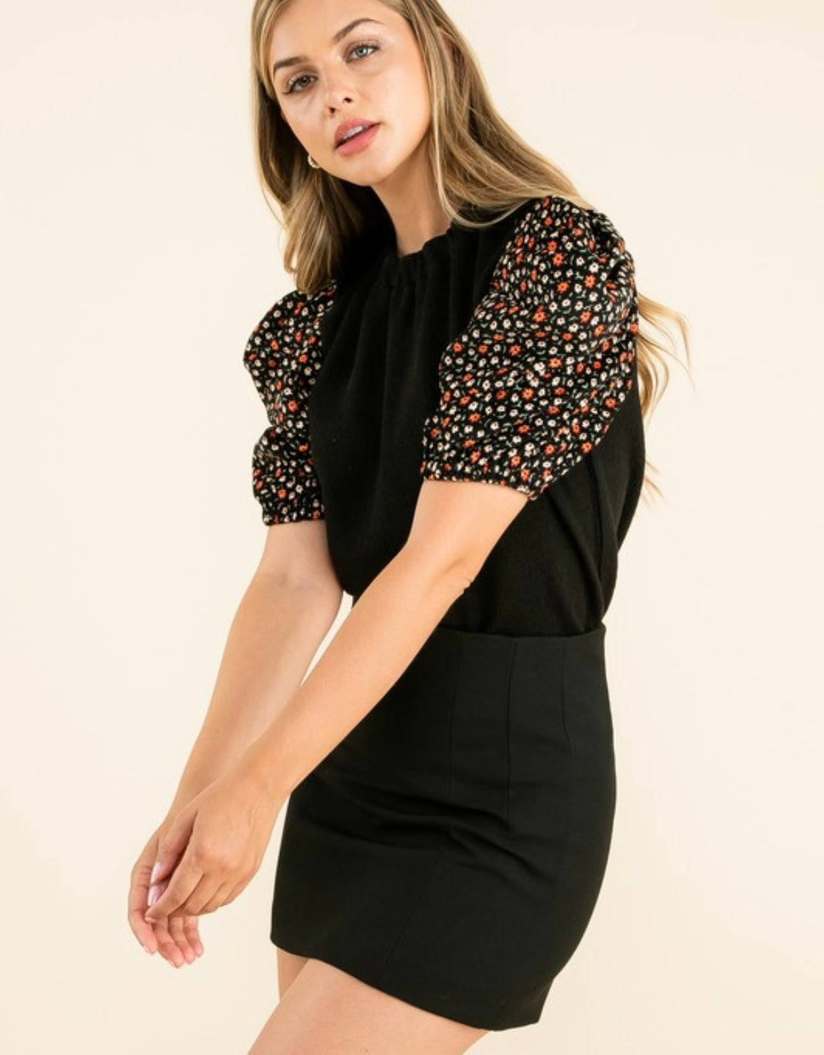 Knit Flower Puff Sleeve Top in Black