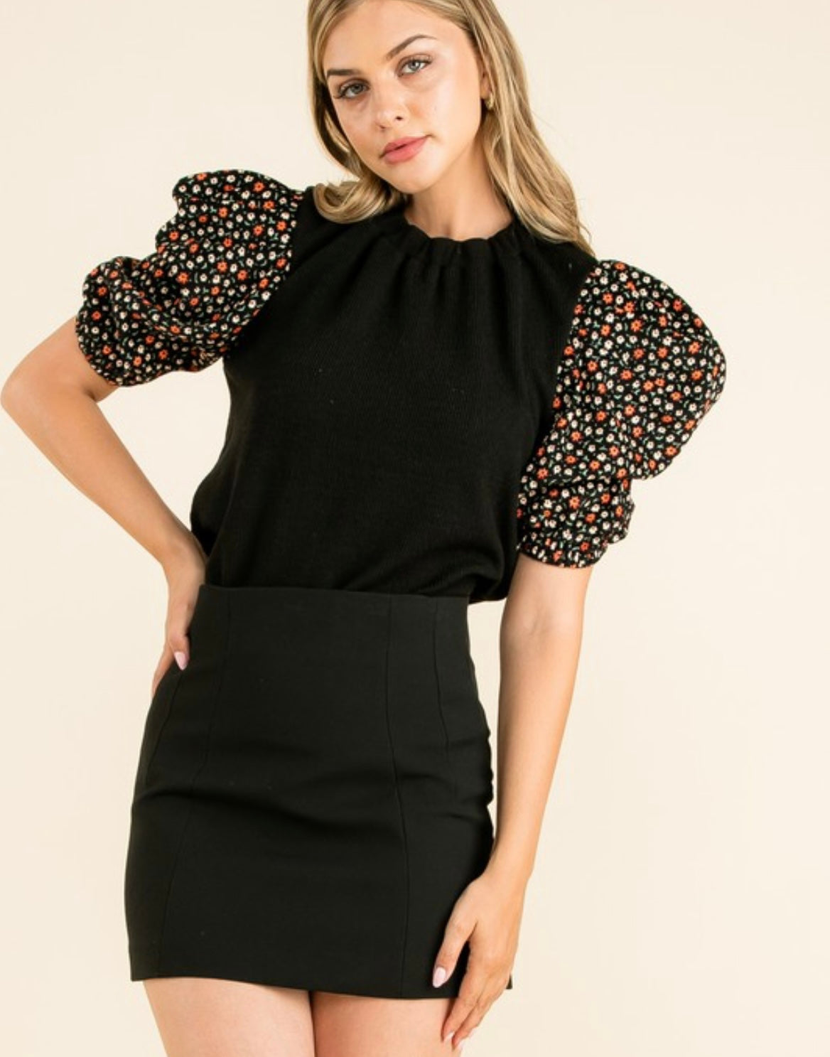 Knit Flower Puff Sleeve Top in Black
